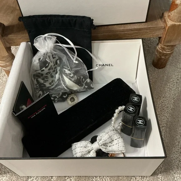 Chanel Black and White Beautiful Bundle - Picture 9 of 16